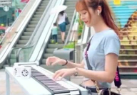 农村小姐姐卖电子琴视频,电子琴视频引关注